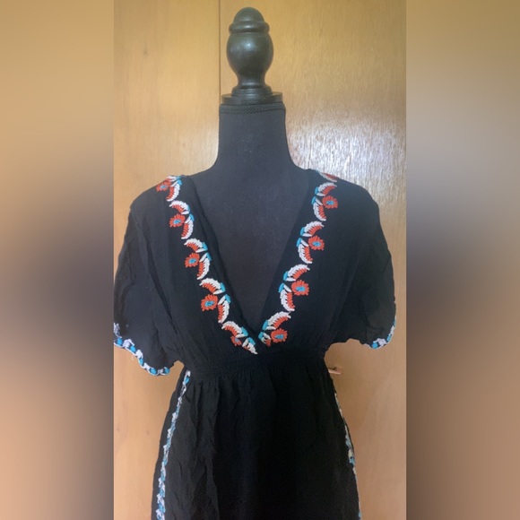 Beach cover up - Picture 3 of 6